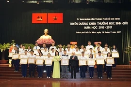 Hô Chi Minh-Ville honore 477 excellents élèves