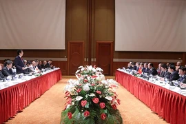 Les PM Nguyen Xuan Phuc et Shinzo Abe coprésident un colloque d’entreprises Vietnam-Japon 