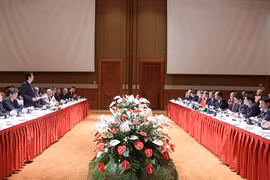 Les PM Nguyen Xuan Phuc et Shinzo Abe coprésident un colloque d’entreprises Vietnam-Japon 