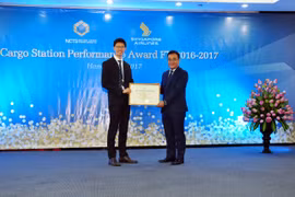 Vietnam Airlines reçoit des prix régionaux pour la haute qualité de ses services aéroportuaires