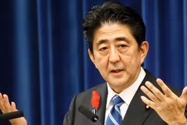 Le PM japonais adresse ses condoléances à la famille de la fillette Lê Thi Nhât Linh