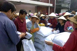 Distribution de riz pour la province de Thanh Hoa