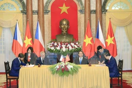 Le président tchèque termine sa visite d’Etat au Vietnam