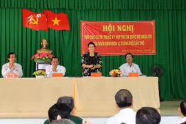 La présidente de l’AN rencontre les électeurs du district de Phong Diên de Cân Tho
