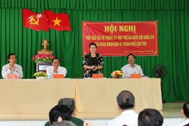 La présidente de l’AN rencontre les électeurs du district de Phong Diên de Cân Tho
