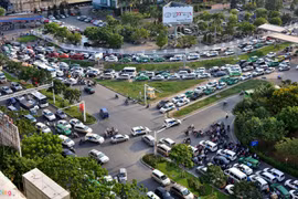 Ho Chi Minh-Ville : près de 900 milliards de dongs investis dans des projets clés 