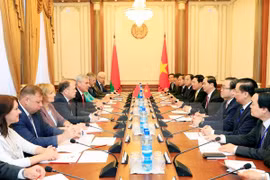 Le président Tran Dai Quang rencontre des dirigeants biélorusses 