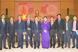 La présidente de l’Assemblée nationale reçoit des hôtes laotiens