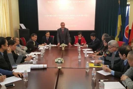 L'ambassade du Vietnam en Ukraine aux côté des résidents vietnamiens 