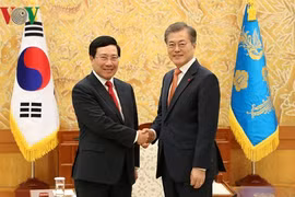 Le vice-Premier ministre Pham Binh Minh rencontre des dirigeants sud-coréens