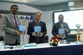 Lancement d’un livre sur le développement économique du Vietnam en Inde