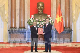 Le président Trân Dai Quang nomme 22 nouveaux ambassadeurs