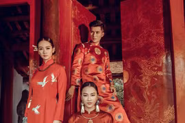 L'"ao dai" du Vietnam est présenté au Petit Palais à Paris