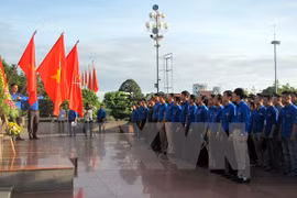 Les jeunes de Hô Chi Minh-Ville participent aux activités bénévoles au Laos