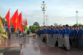 Les jeunes de Hô Chi Minh-Ville participent aux activités bénévoles au Laos