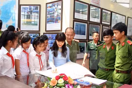 Exposition sur les archipels de Hoàng Sa et Truong Sa à Khanh Hoa