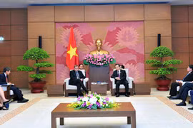 Le vice-président de l’AN Phung Quôc Hiên reçoit le vice-président du groupe Exxon Mobile