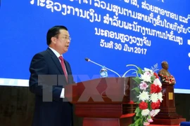 Le Vietnam partage ses expériences de gestion fiscale et douanière avec le Laos