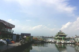 Hanoï interdit les activités commerciales sur le lac de l’Ouest