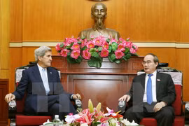 Nguyen Thien Nhan rencontre l'ancien secrétaire d'Etat américain John Kerry