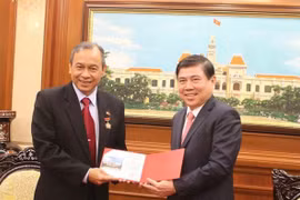 Le président du Comité populaire de Ho Chi Minh-Ville reçoit le consul général d'Indonésie
