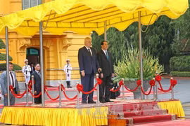 Le président tchèque débute sa visite d’Etat au Vietnam