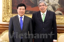 Le président de l’Assemblée de la République du Portugal reçoit le vice-PM Pham Binh Minh 