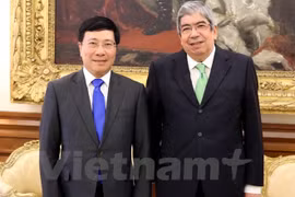 Le président de l’Assemblée de la République du Portugal reçoit le vice-PM Pham Binh Minh 