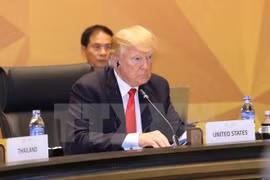 Le président américain Donald Trump entame sa visite d'État au Vietnam
