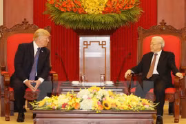 Le secrétaire général Nguyen Phu Trong reçoit le président américain Donald Trump 