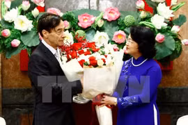 Remise de 193 bourses Odon Vallet pour des jeunes de Thua Thiên-Huê