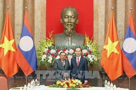 Le chef de l’Etat rencontre le dirigeant laotien Bounnhang Vorachith
