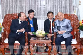 Le PM Nguyen Xuan Phuc poursuit ses activités au Laos