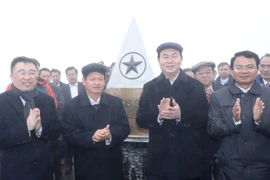 Tran Dai Quang au hissage du drapeau sur le sommet du Fansipan