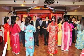 Rencontre printanière des compatriotes vietnamiens au Laos