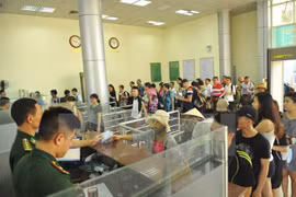 Record du nombre de visiteurs à la frontière entre Dongxing et Mong Cai