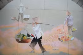 « Souvenirs de Hanoi » sur les voûtes du viaduc de la rue Phùng Hung