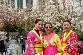 La fête des cerisiers en fleurs au cœur de Hanoï