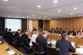 Se mobiliser pour une éducation du et en français