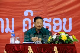 Causerie sur les relations spéciales Vietnam-Laos à Vientiane 