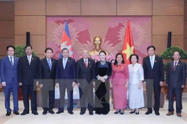 La présidente de l’AN Nguyên Thi Kim Ngân s'engage à renforcer la coopération Vietnam-Cambodge