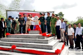 Inauguration de bornes à la frontière Vietnam - Cambodge