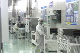 Inauguration d’une usine de panneaux solaires à Bac Giang