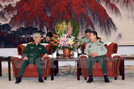 Le vice-président de la Commission militaire centrale chinoise reçoit le général Nguyen Chi Vinh
