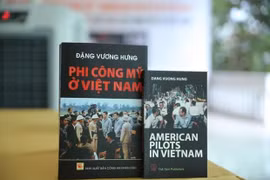 Collecte de souvenirs et de documents d'anciens combattants vietnamiens et américains