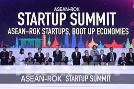 Le PM Nguyen Xuan Phuc participe au Sommet des startup ASEAN-R. de Corée