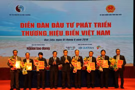 14 contrats signés au forum sur le développement de la marque maritime du Vietnam à Bac Lieu