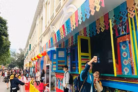 Le festival de Singapour 2019 s'ouvre au centre-ville de Hanoi