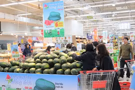 Big C soutient les agriculteurs dans la vente des fruits du dragon et des pastèques