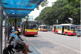 Hanoi délivre 330 000 cartes de bus gratuites